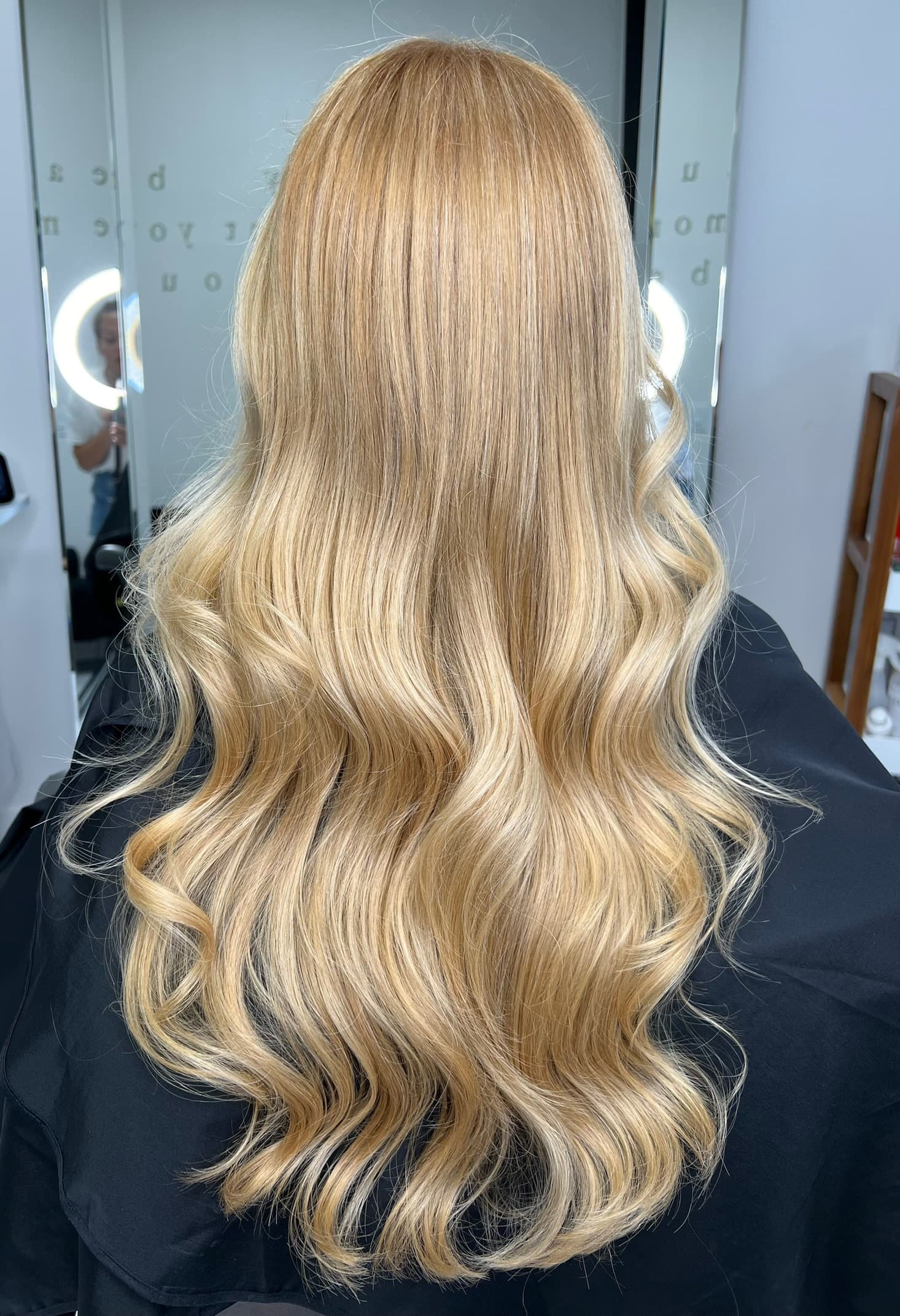 Lived-in blonde with seamless root blend